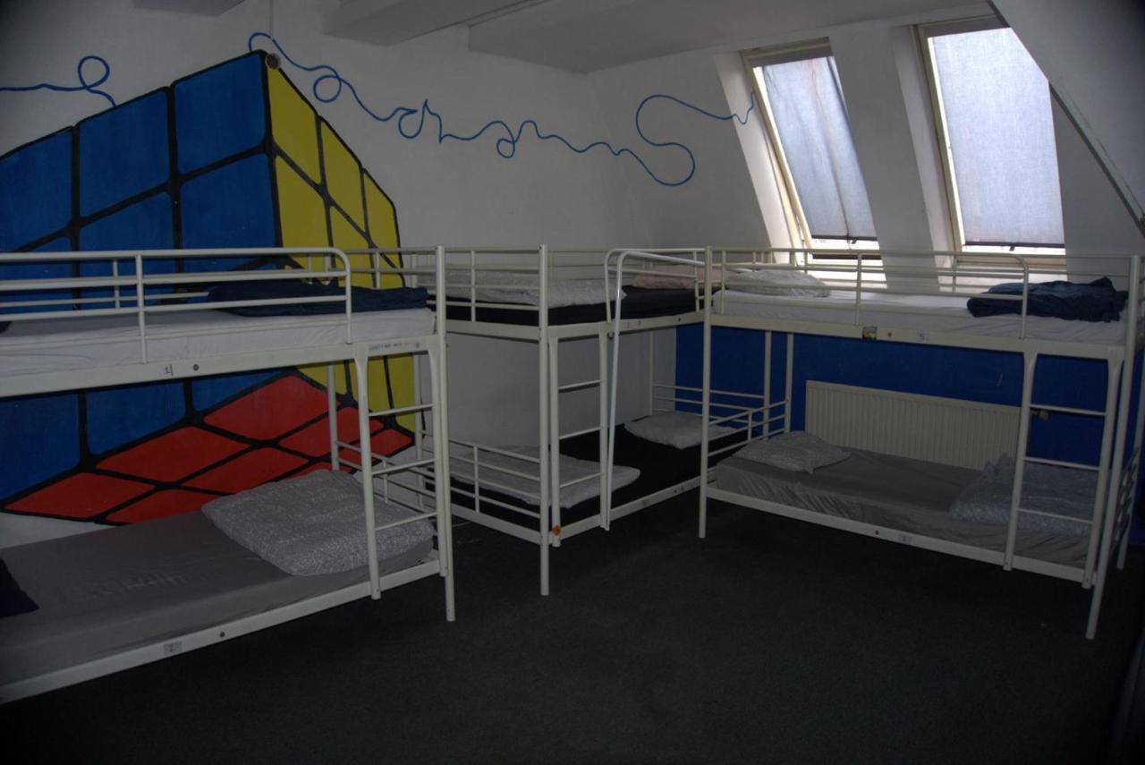 Cama en habitación compartida mixta de 10 camas